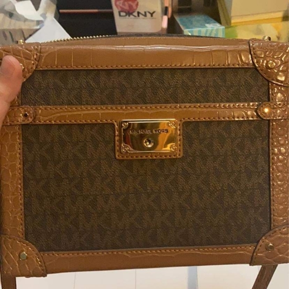 "SOLD" NEW MK SMALL TRUNK CROSSBODY BAG - Picture 2 of 5